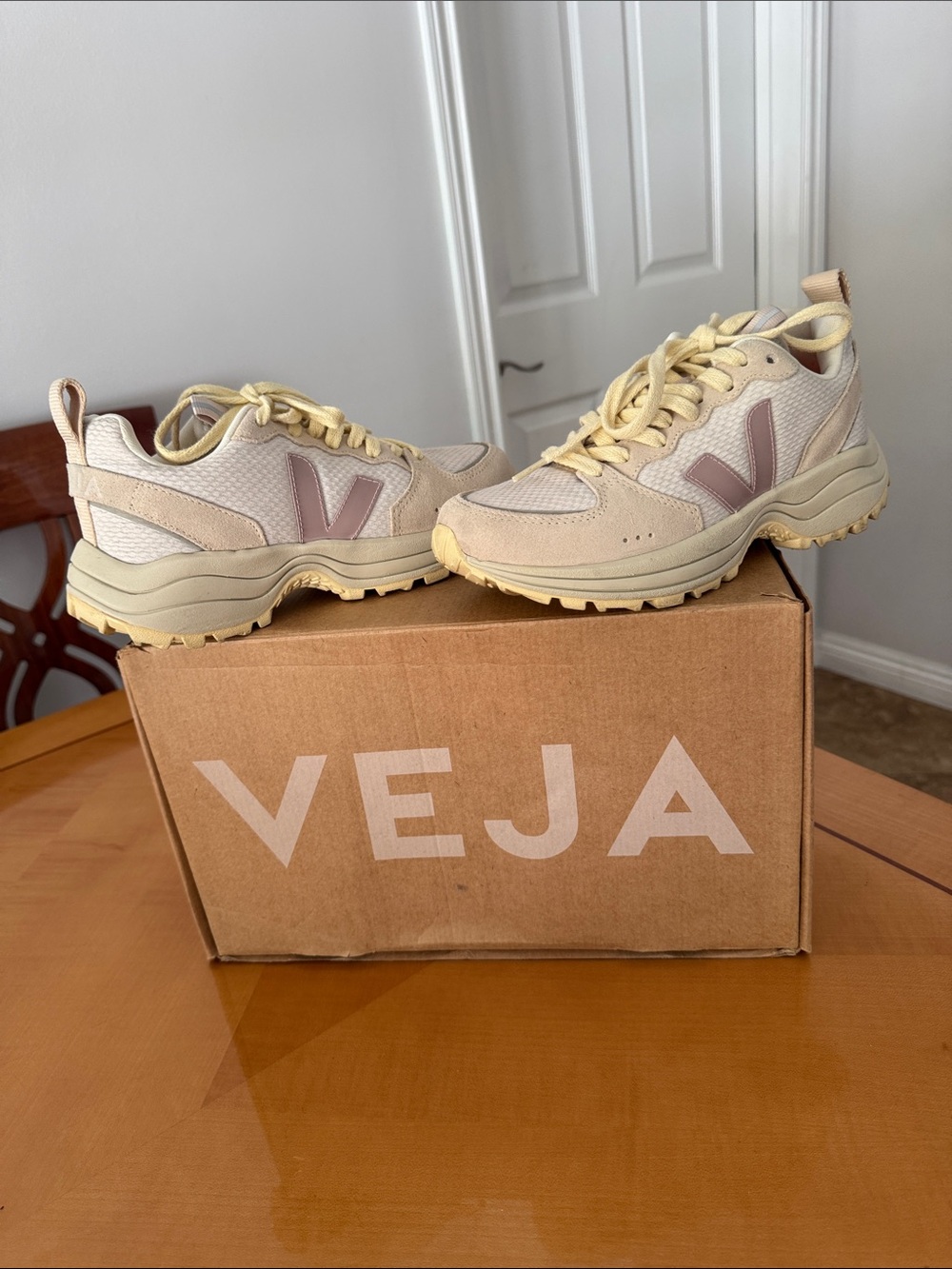 Veja Women’s Neutral Beige & Light Pink Chunky Sneakers size 6